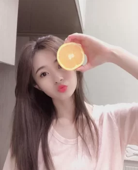 清纯小妮子