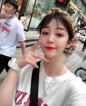 正点小妹子,颜值很不错