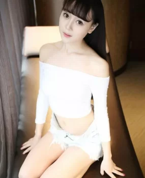 大眼萌妹子，高贵气质优雅